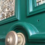 cimaise cintrée bouton porte extérieure